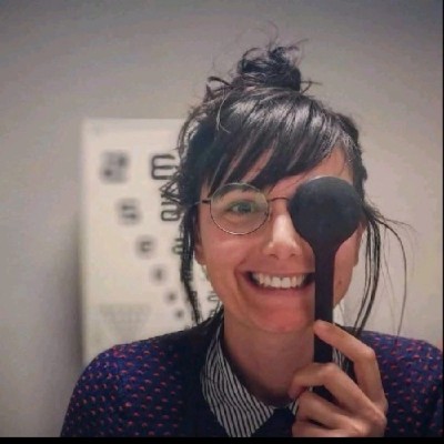 Dana, Optometristin und Gründerin von Optikind